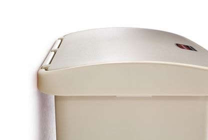 Rubbermaid 15L Step-On Streamline 1883554