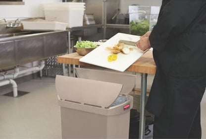 Rubbermaid 50L Step-On Resin End Step