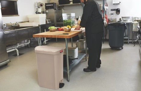 Rubbermaid 50L Step-On Resin End Step