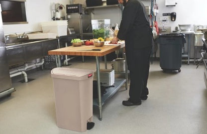 Rubbermaid 50L Step-On Resin End Step