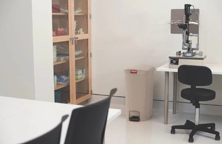 Rubbermaid 50L Step-On Resin End Step