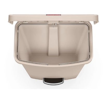 Rubbermaid Streamline™ 68L Step-On Resin Front Step