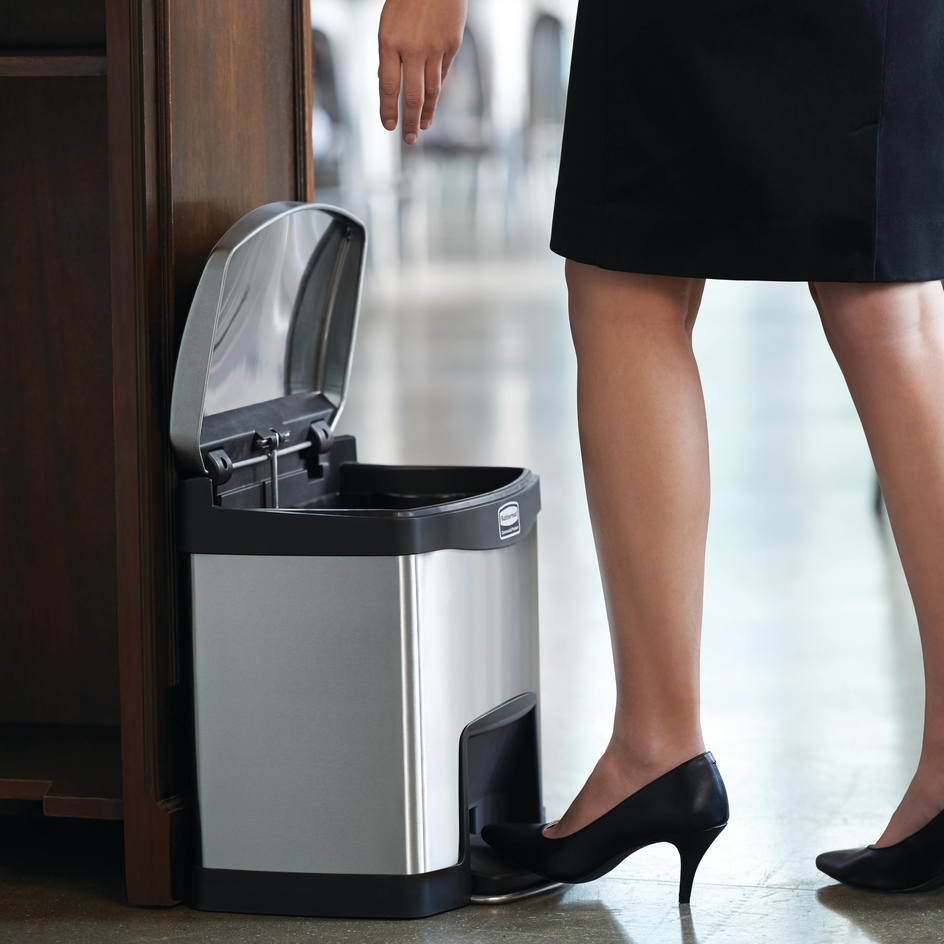 Rubbermaid Impressions™ 15L Step-On Stainless Steel Front Step 1901982