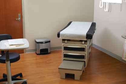 Rubbermaid Impressions™ 15L Step-On Stainless Steel Front Step 1901982