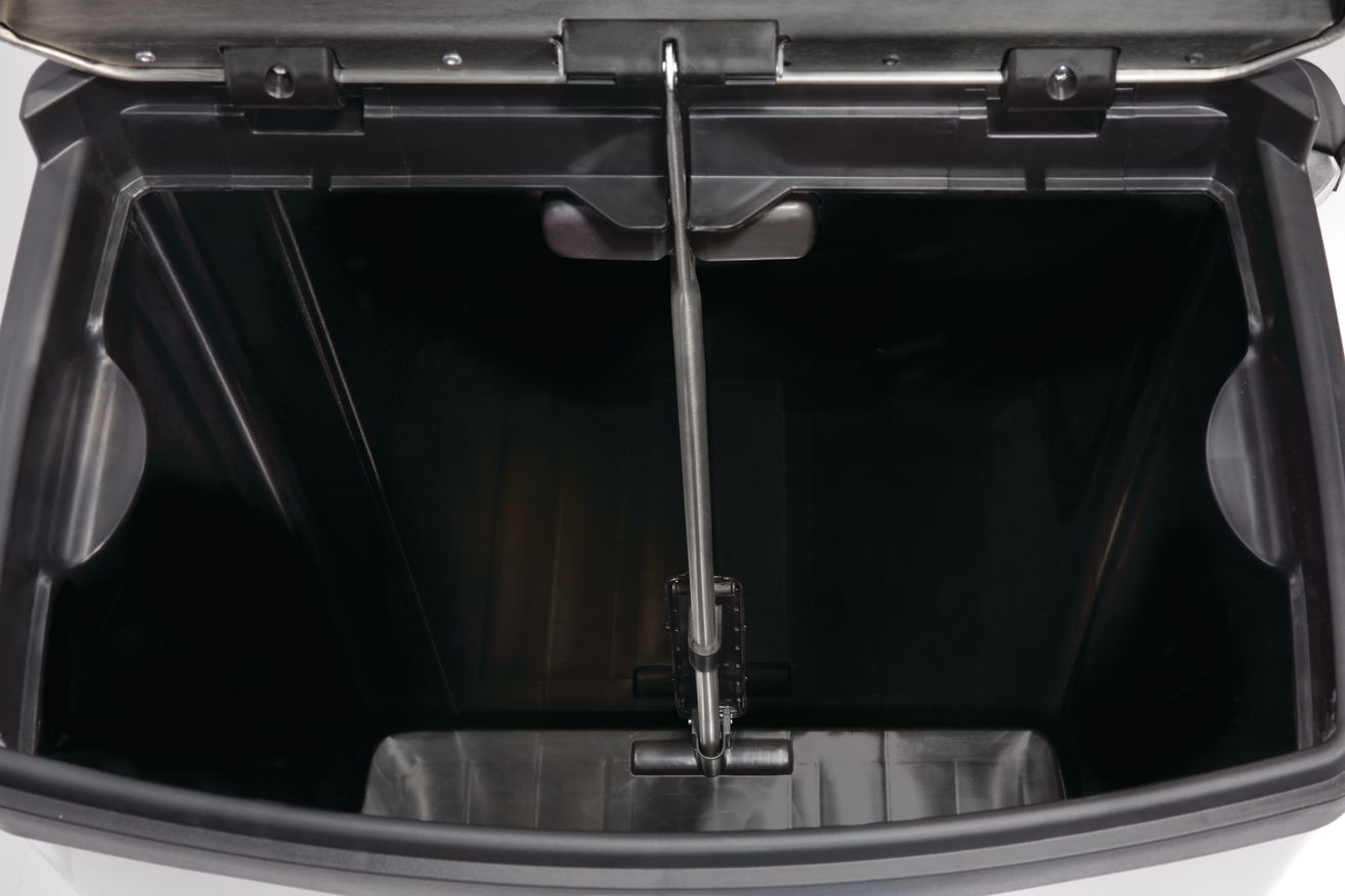 Rubbermaid Impressions™ Step-On Stainless Steel Front Step Black