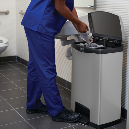 Rubbermaid Impressions™ 50L Step-On Stainless Steel Front Step Black 1901992