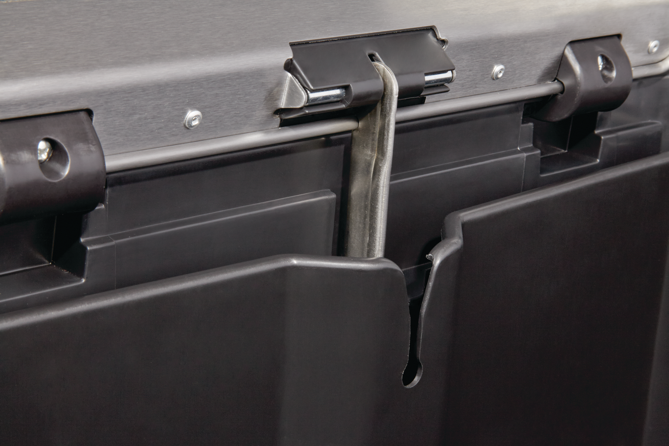 Rubbermaid Impressions™ 50L Step-On Stainless Steel Front Step Black 1901992