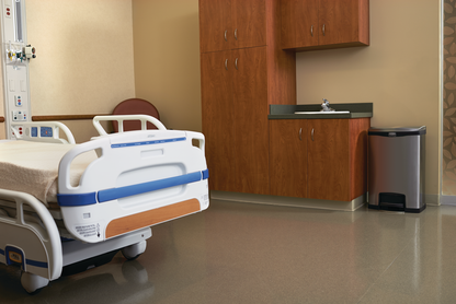 Rubbermaid Impressions™ 50L Step-On Stainless Steel Front Step Black