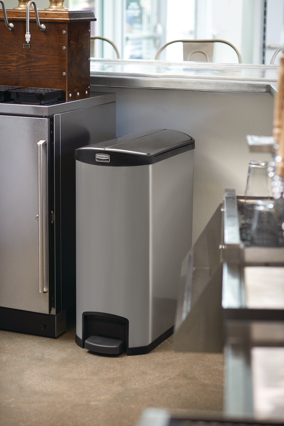 Rubbermaid Impressions 50L Step-On Stainless Steel End Step Black 1901993